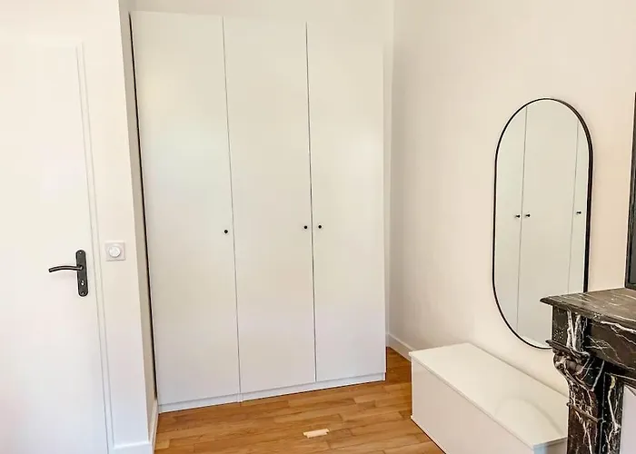 Le Spacieux Et Confortable à 15min De La Gare Apartamento