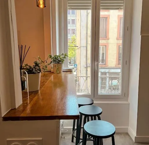 Le Spacieux Et Confortable à 15min De La Gare Apartamento *